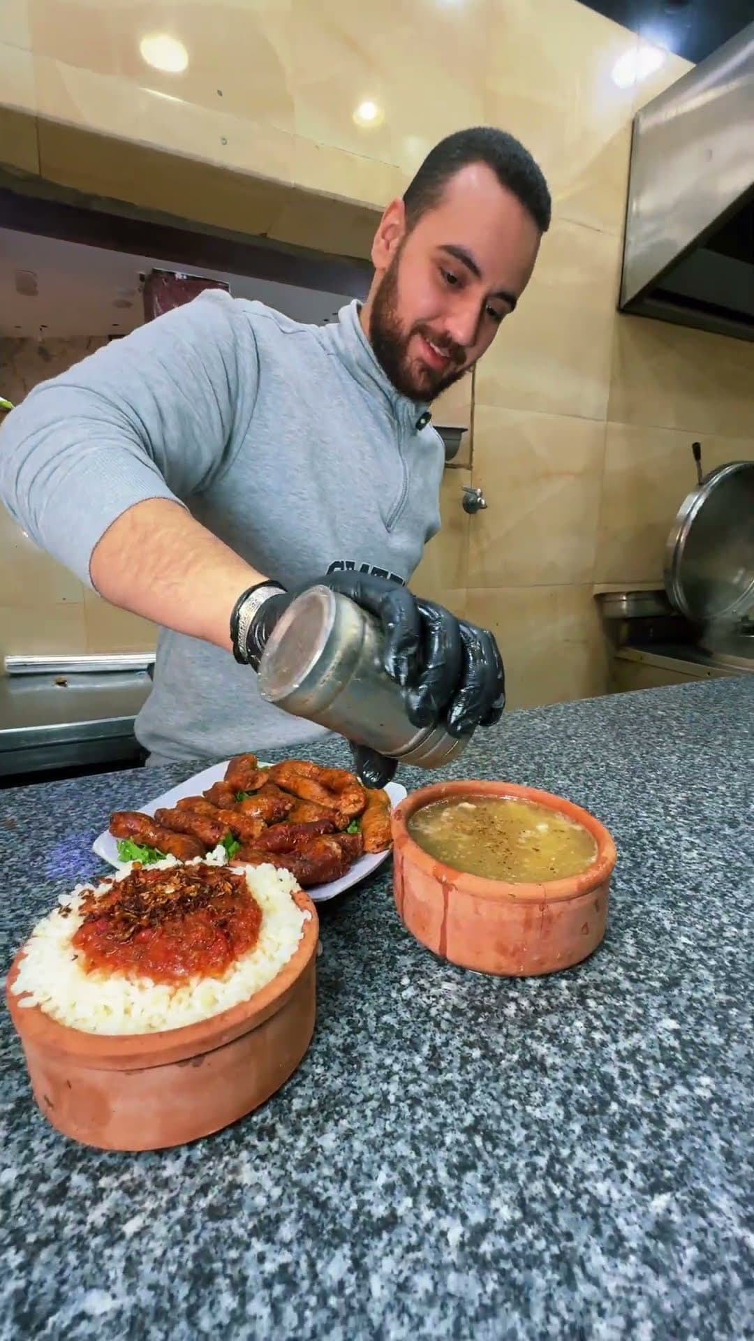 مطعم المدينة ملك المشكل